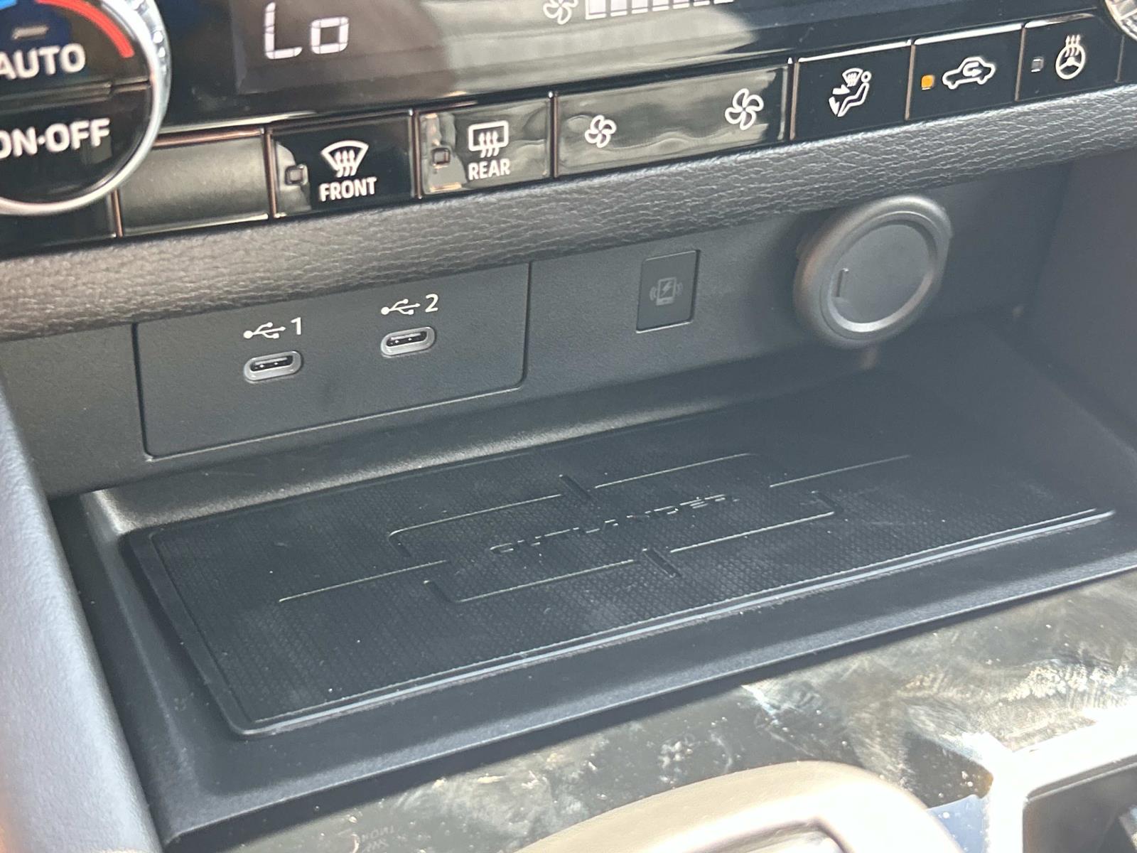 Vehicle photo 29