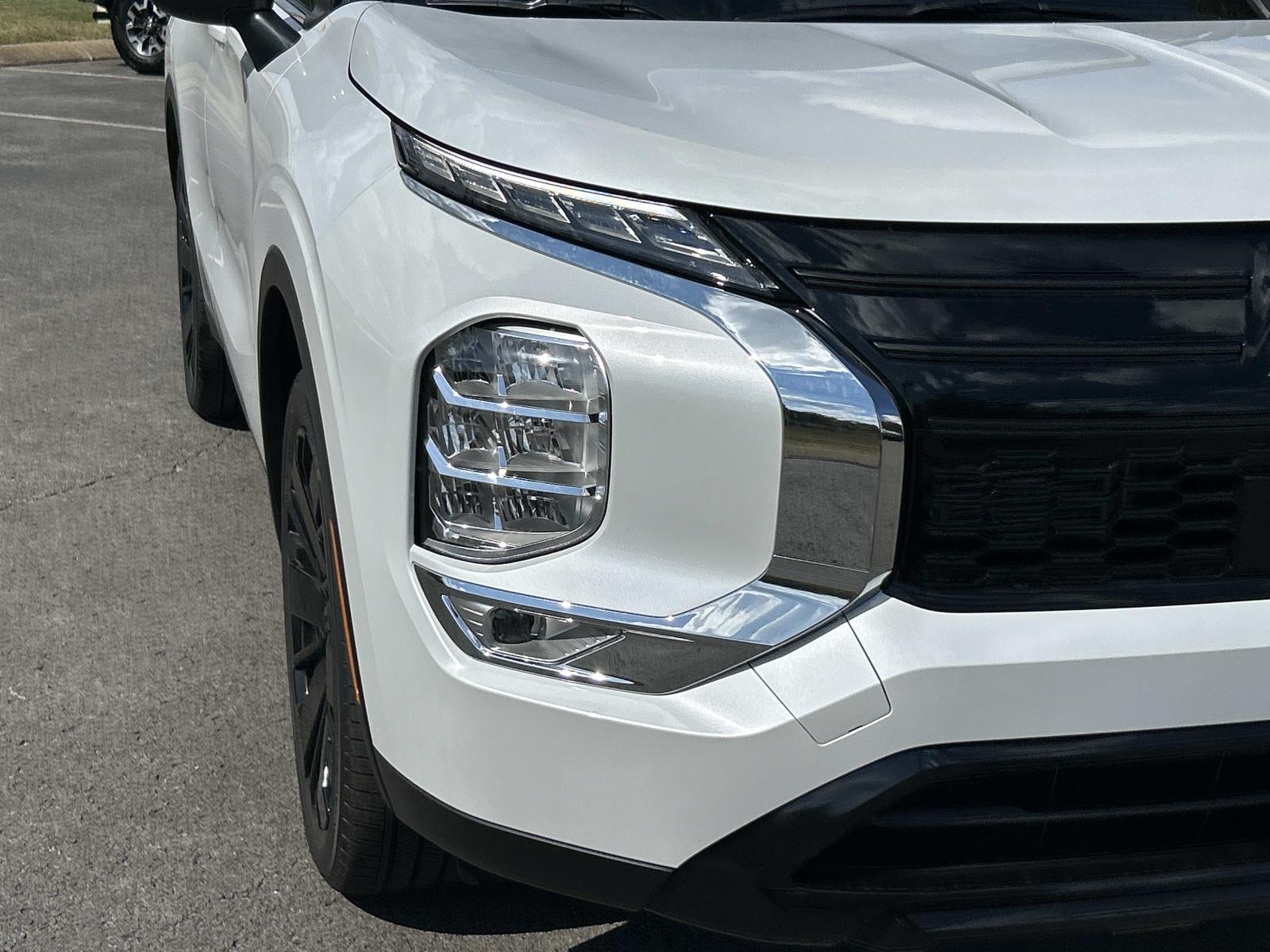 Vehicle photo 9