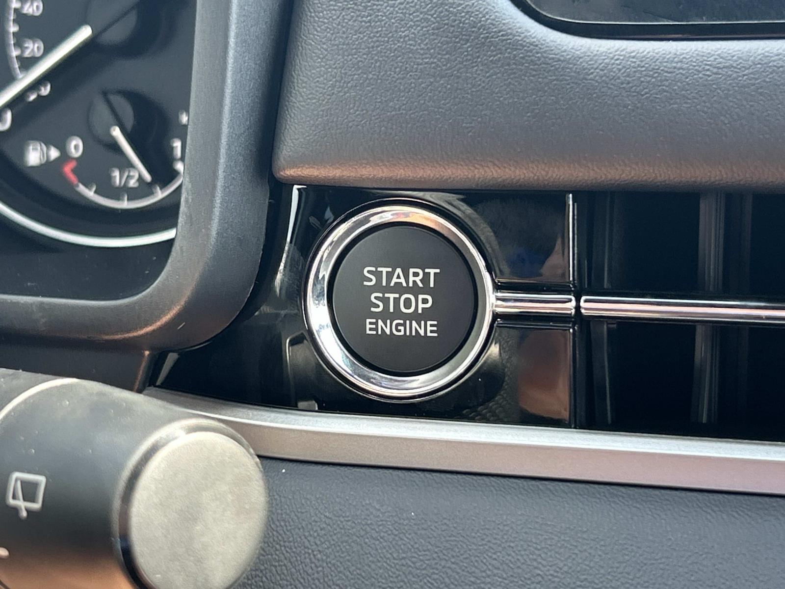 Vehicle photo 27