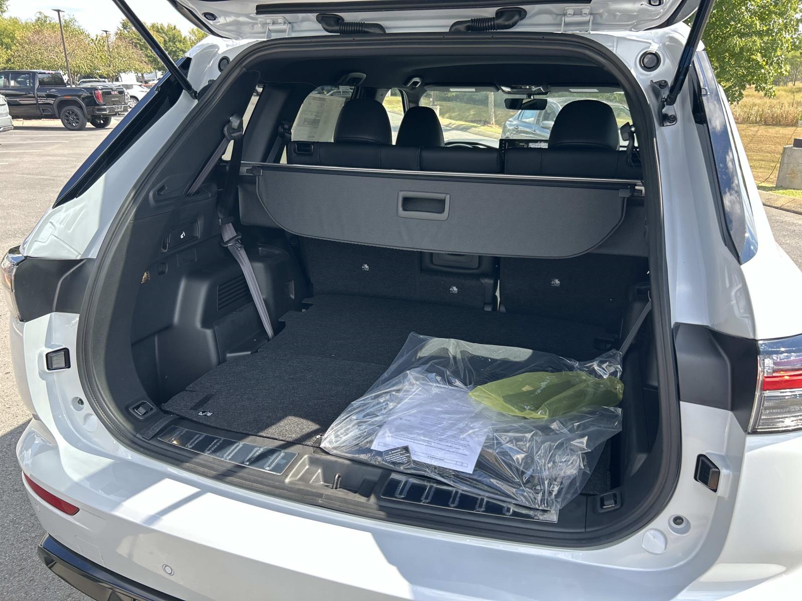 Vehicle photo 11