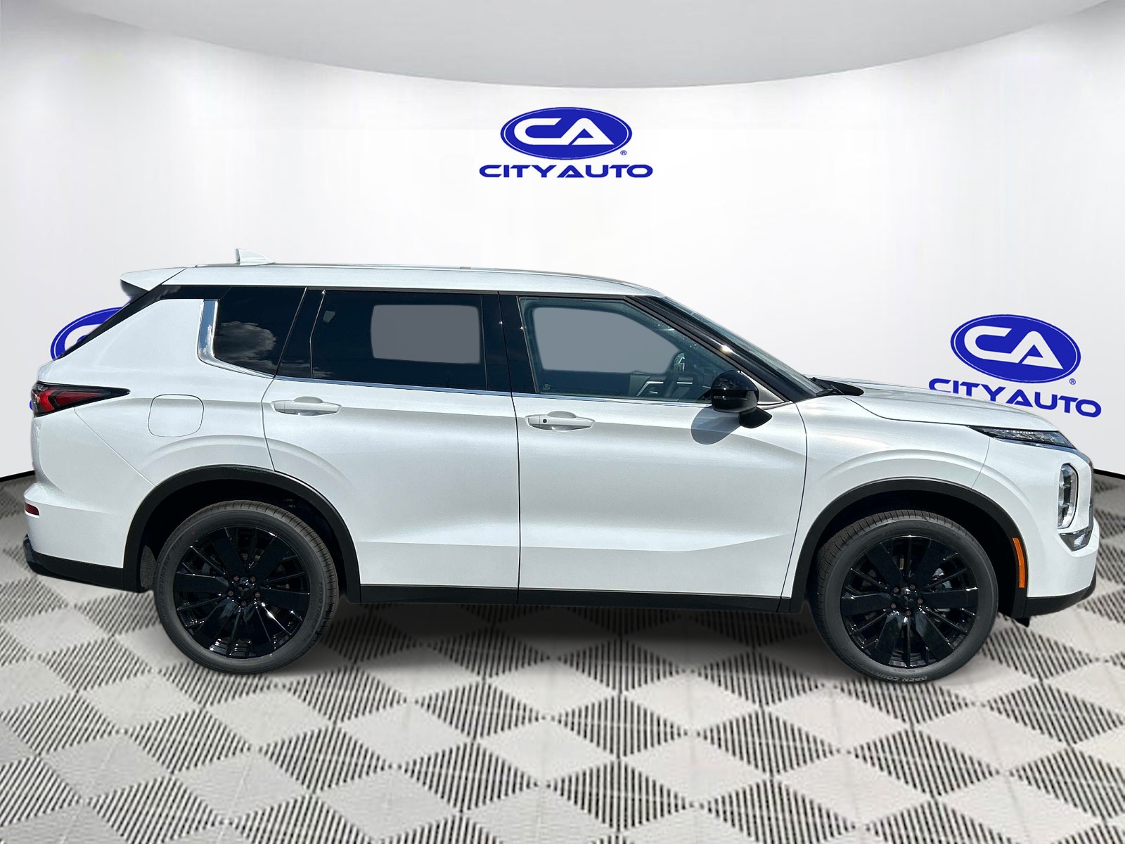Vehicle photo 2