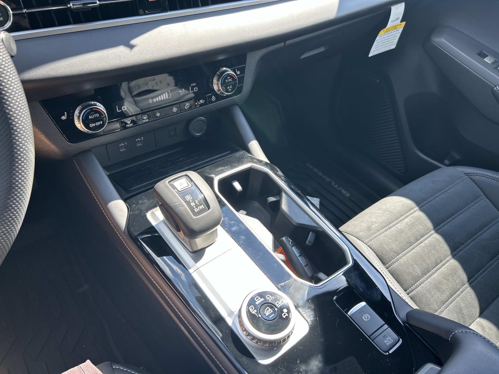 Vehicle photo 26