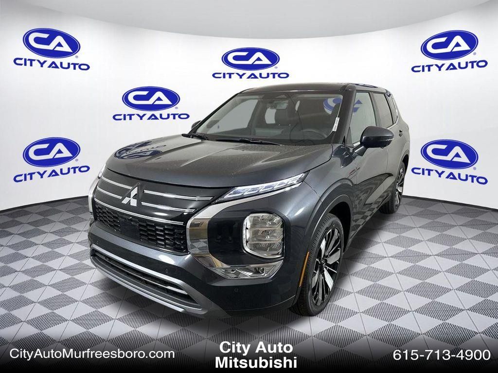 2025 Mitsubishi Outlander SE photo 2