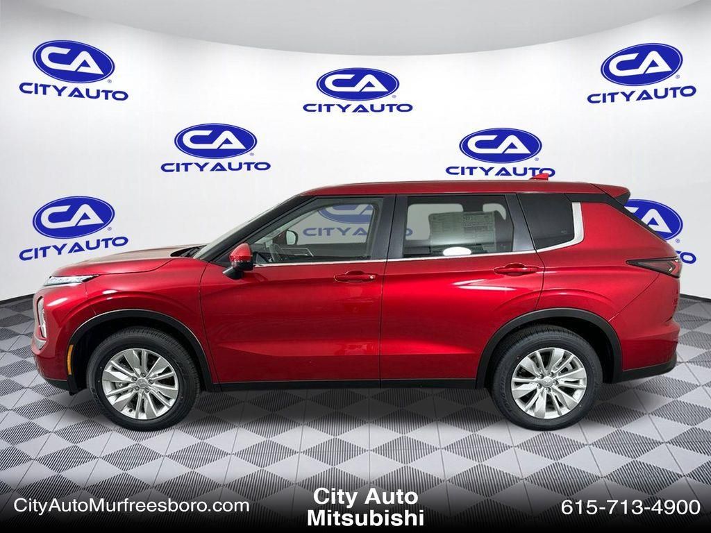 2025 Mitsubishi Outlander ES photo 4