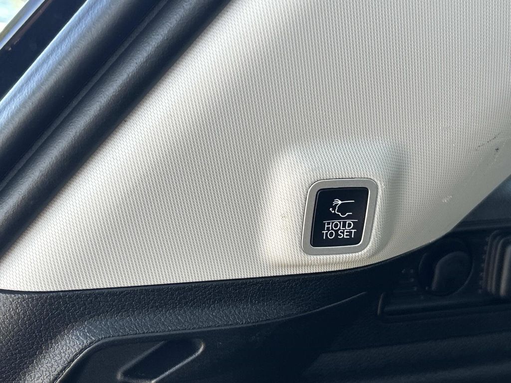 2023 Jeep Cherokee 4xe photo 12