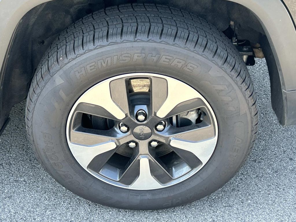 2023 Jeep Cherokee 4xe photo 13