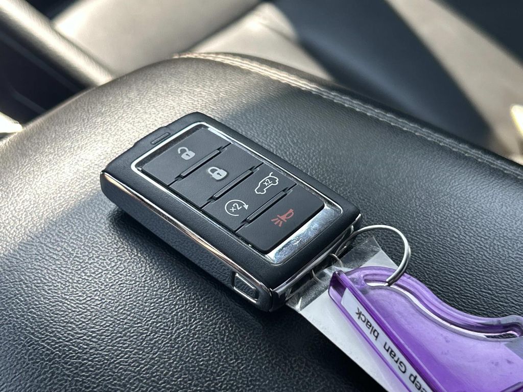 2023 Jeep Cherokee 4xe photo 33