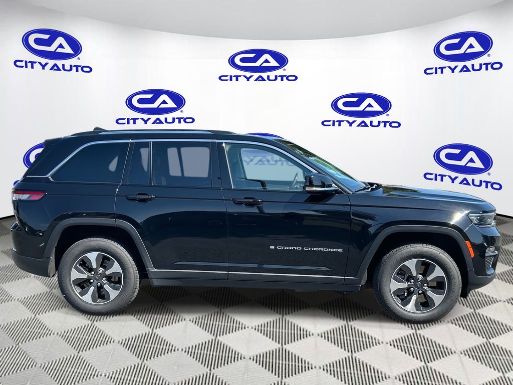2023 Jeep Cherokee 4xe photo 2