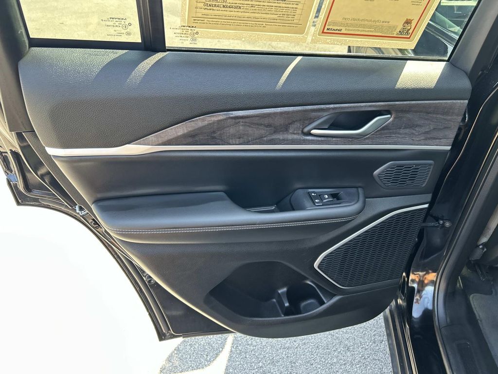 2023 Jeep Cherokee 4xe photo 21