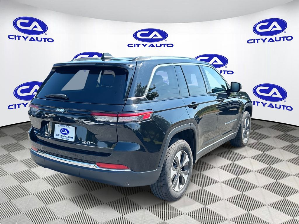 2023 Jeep Cherokee 4xe photo 3