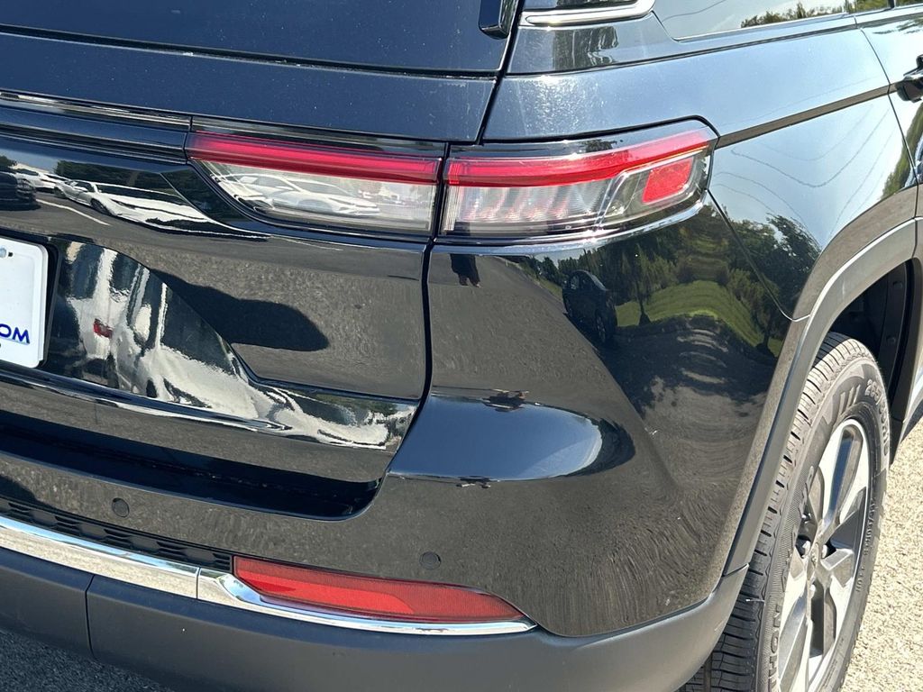 2023 Jeep Cherokee 4xe photo 10