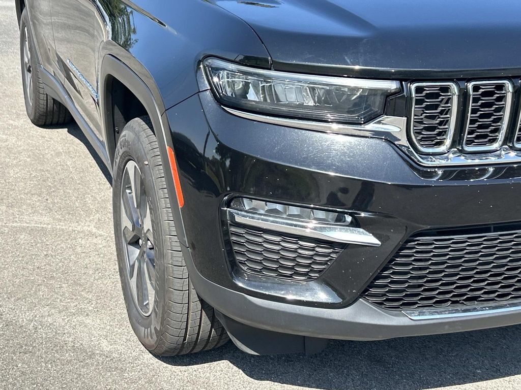 2023 Jeep Cherokee 4xe photo 9