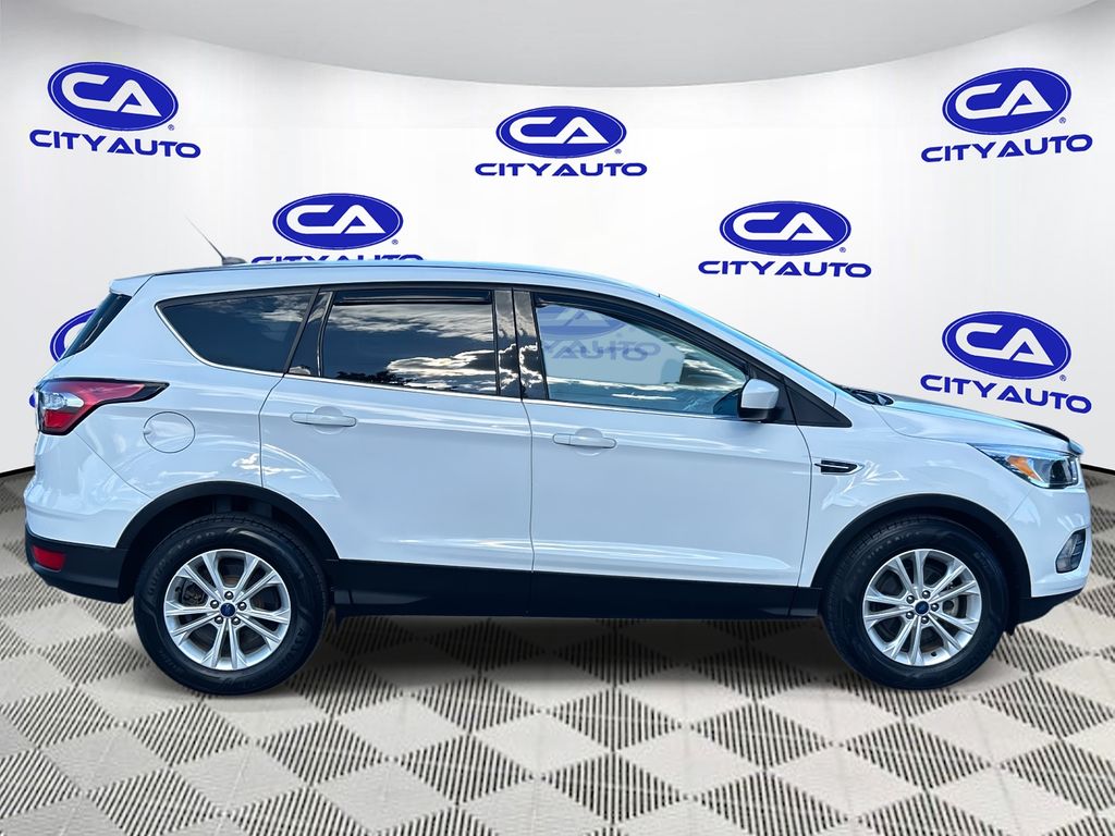 2017 Ford Escape SE photo 2