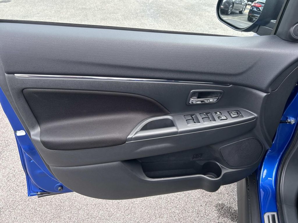 2025 Mitsubishi Outlander Sport ES SE LE photo 15
