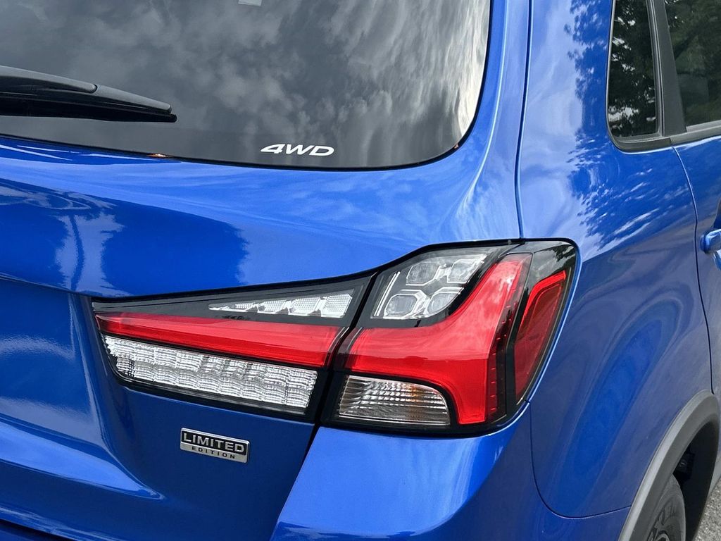 2025 Mitsubishi Outlander Sport ES SE LE photo 8