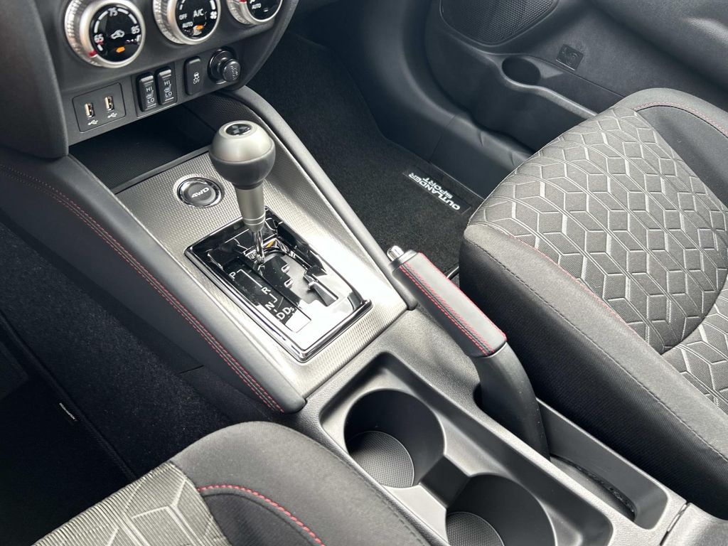 2025 Mitsubishi Outlander Sport ES SE LE photo 19