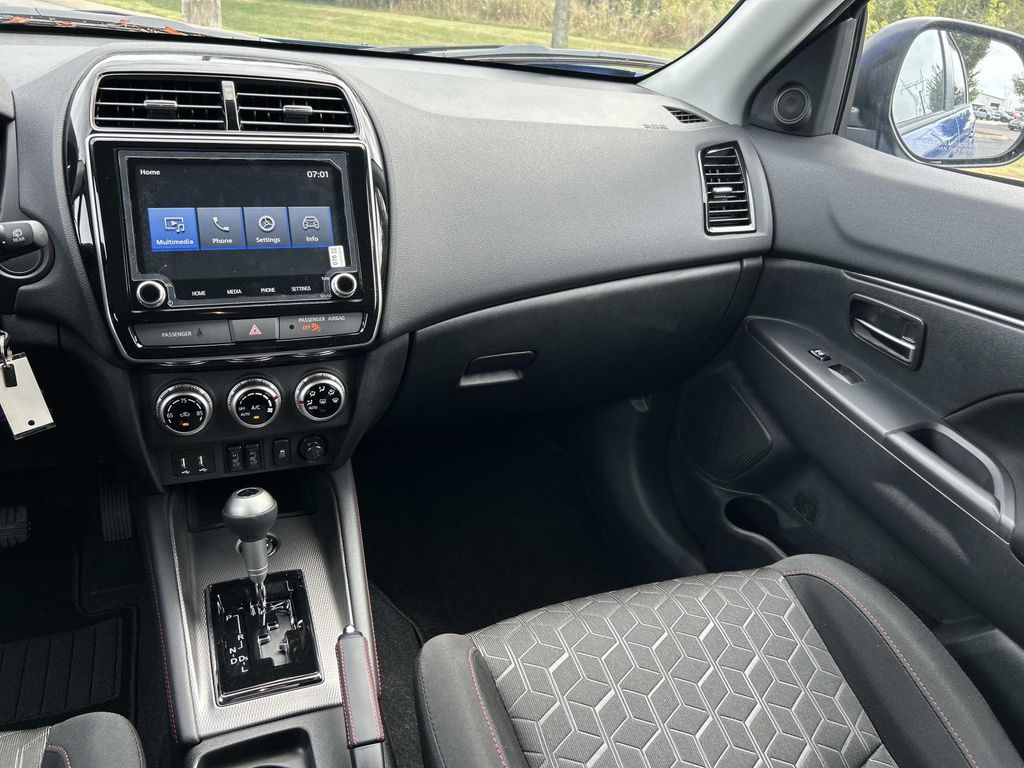 2025 Mitsubishi Outlander Sport ES SE LE photo 11