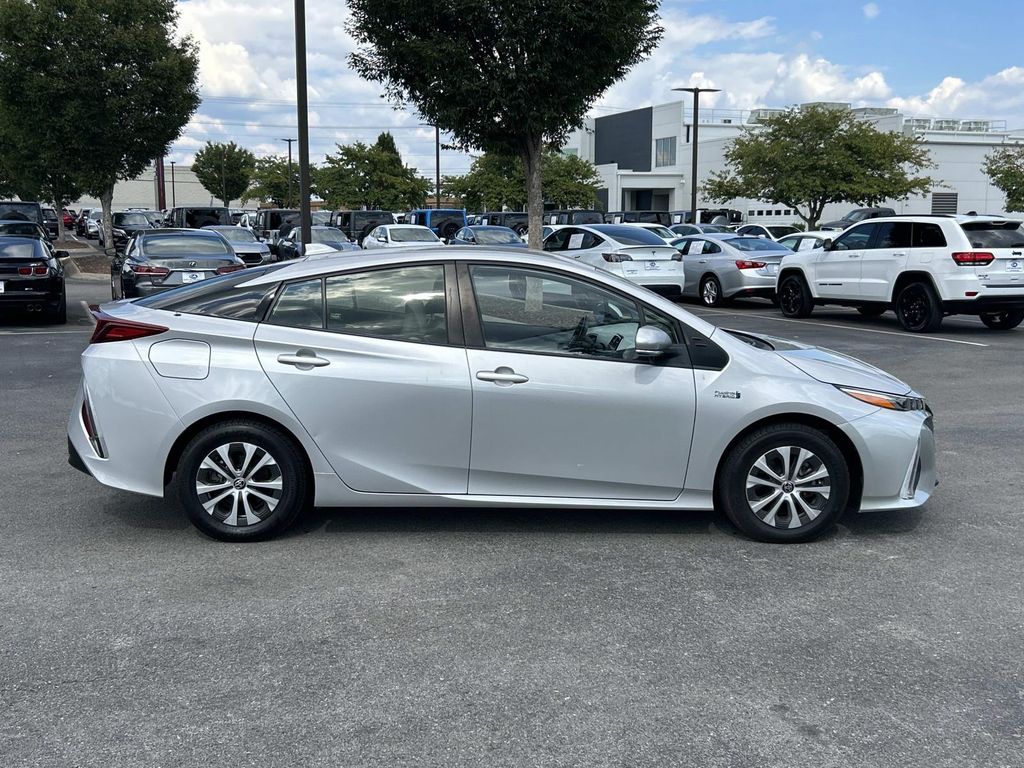 2022 Toyota Prius Prime LE photo 2