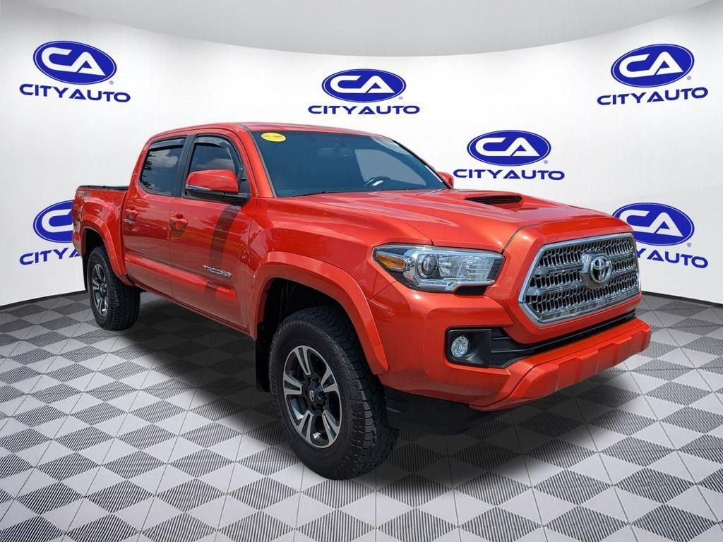 2017 Toyota Tacoma TRD Sport photo 3