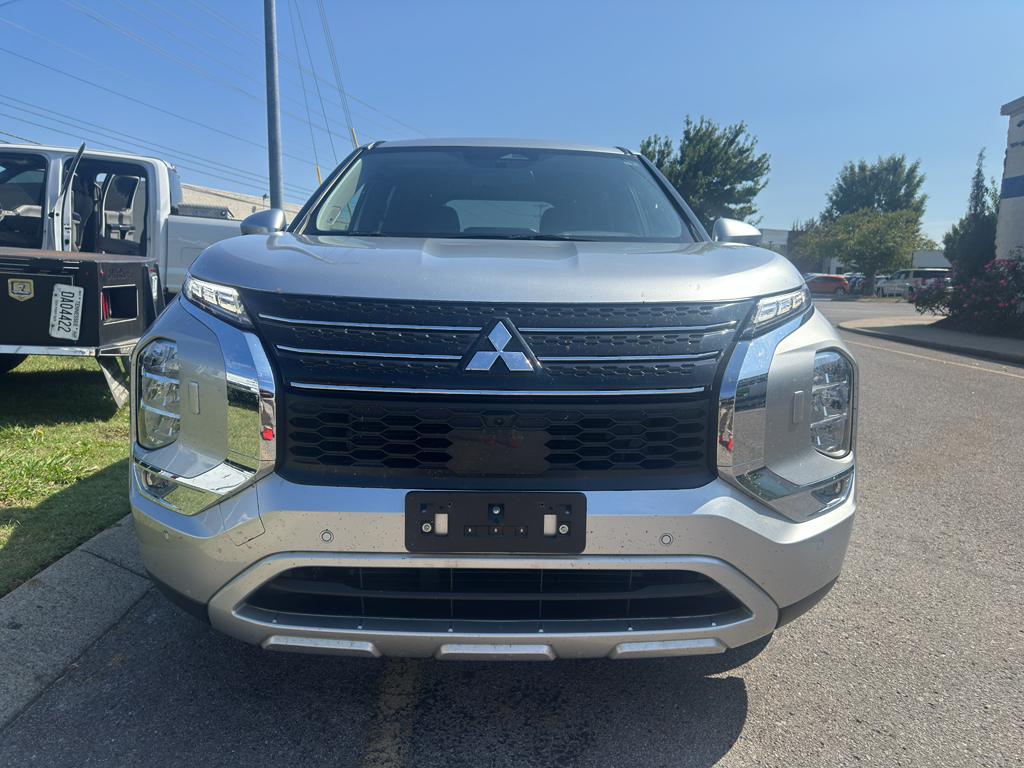2022 Mitsubishi Outlander SE photo 3