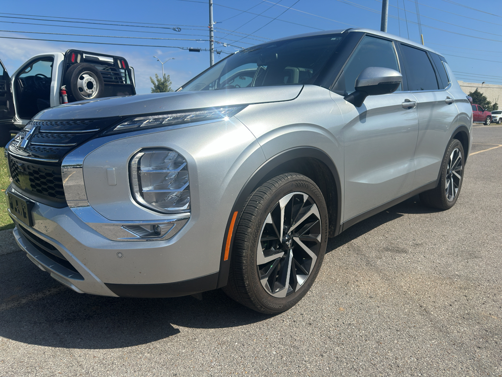 2022 Mitsubishi Outlander SE photo 4