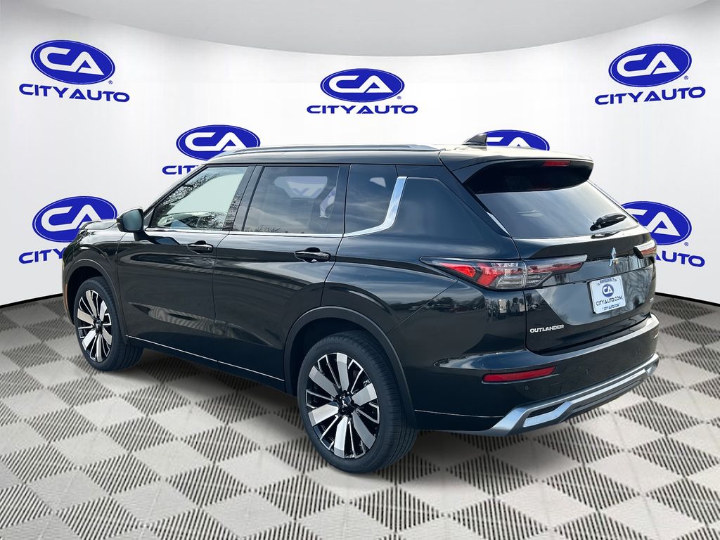 2025 Mitsubishi Outlander SEL photo 3