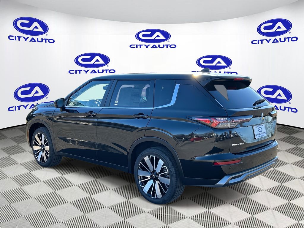 2025 Mitsubishi Outlander SE photo 3