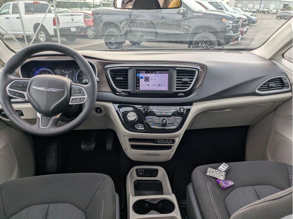 2022 Chrysler Voyager LX photo 24
