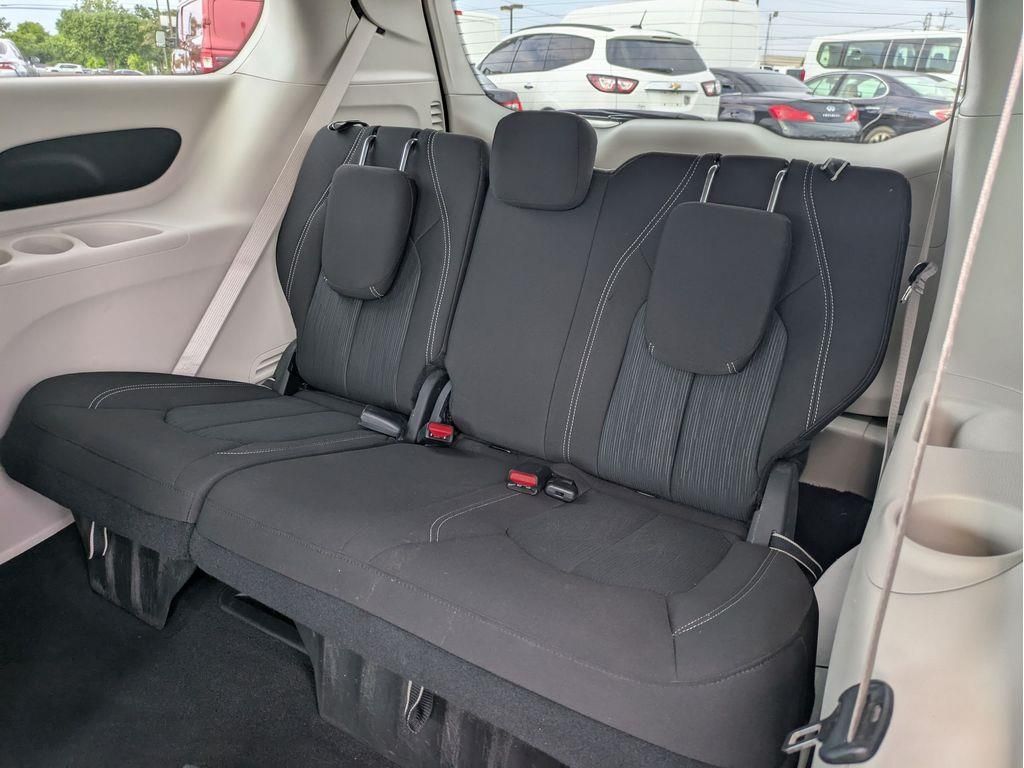 2022 Chrysler Voyager LX photo 26