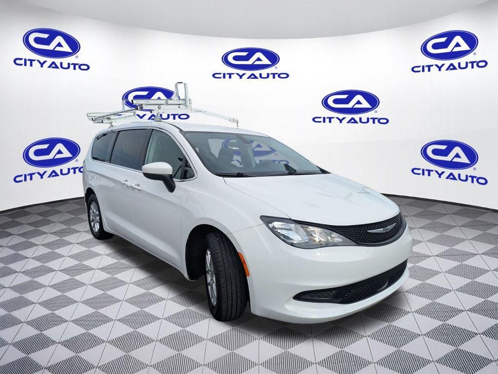 2022 Chrysler Voyager LX photo 2