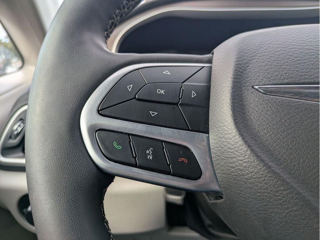 2022 Chrysler Voyager LX photo 16