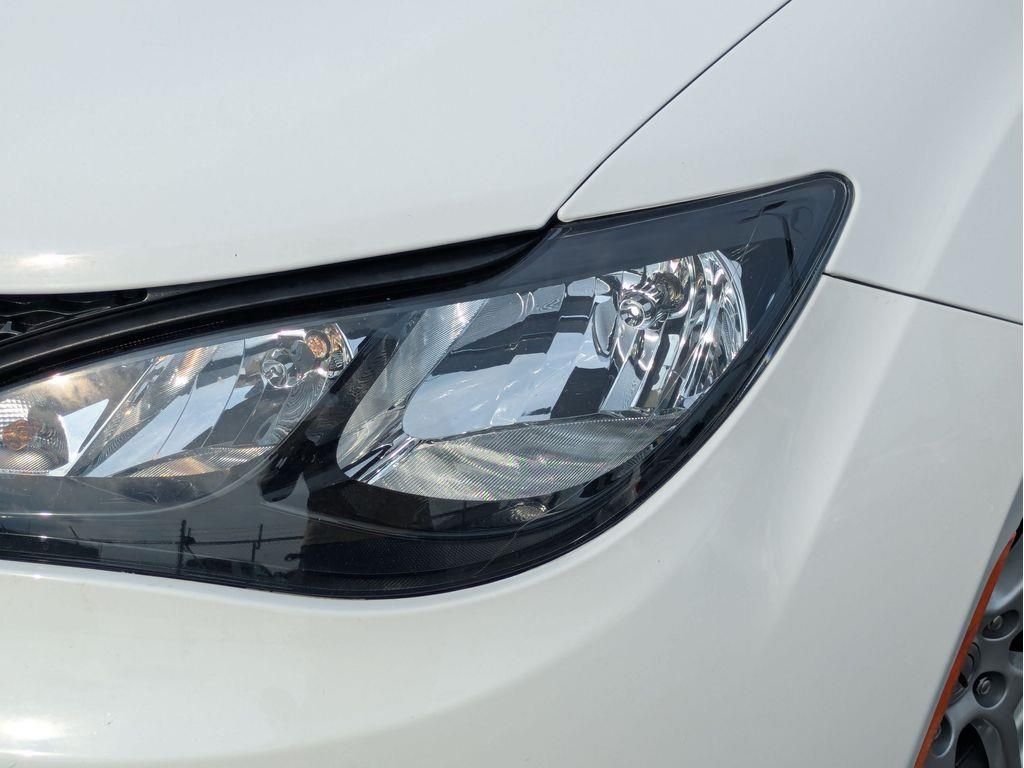2022 Chrysler Voyager LX photo 9