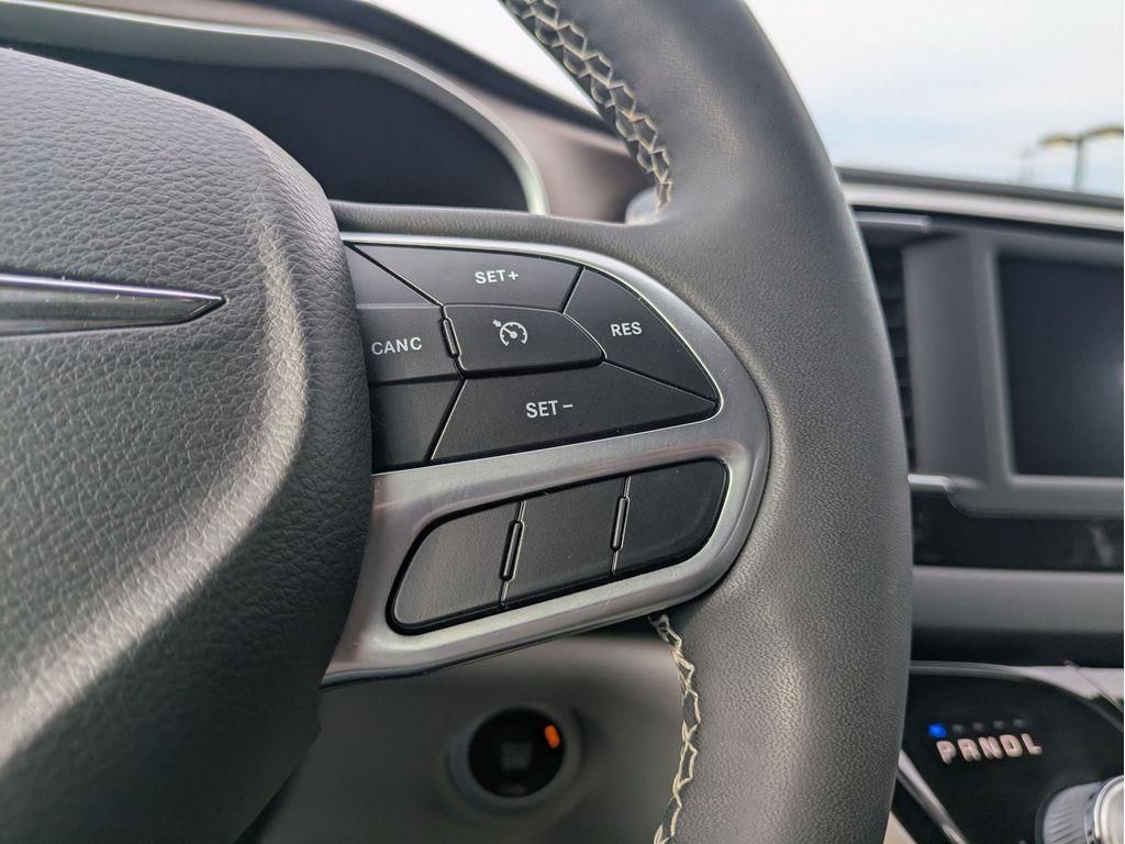 2022 Chrysler Voyager LX photo 17