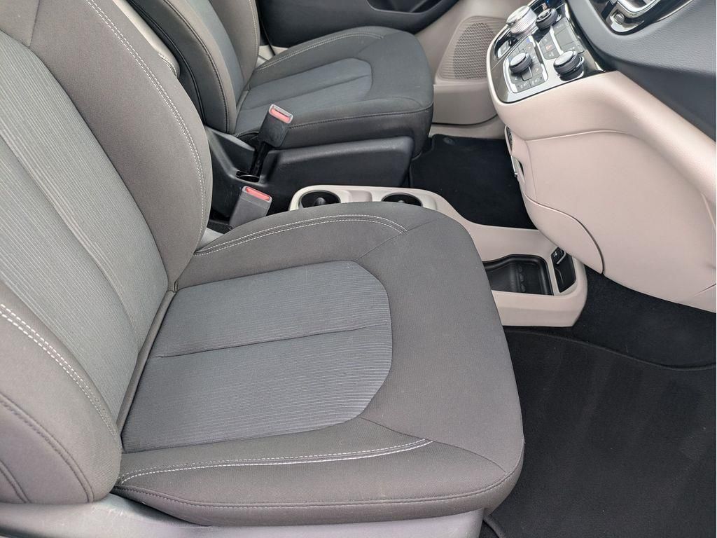 2022 Chrysler Voyager LX photo 27