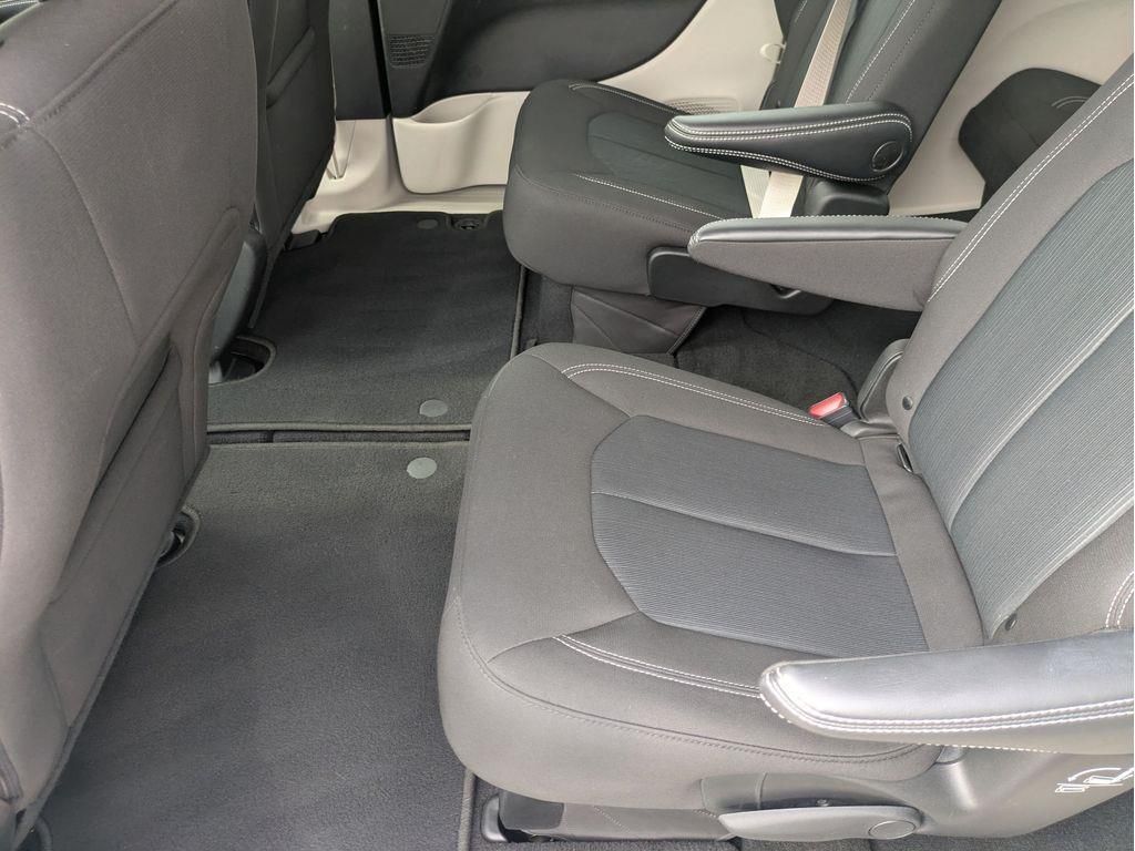 2022 Chrysler Voyager LX photo 25