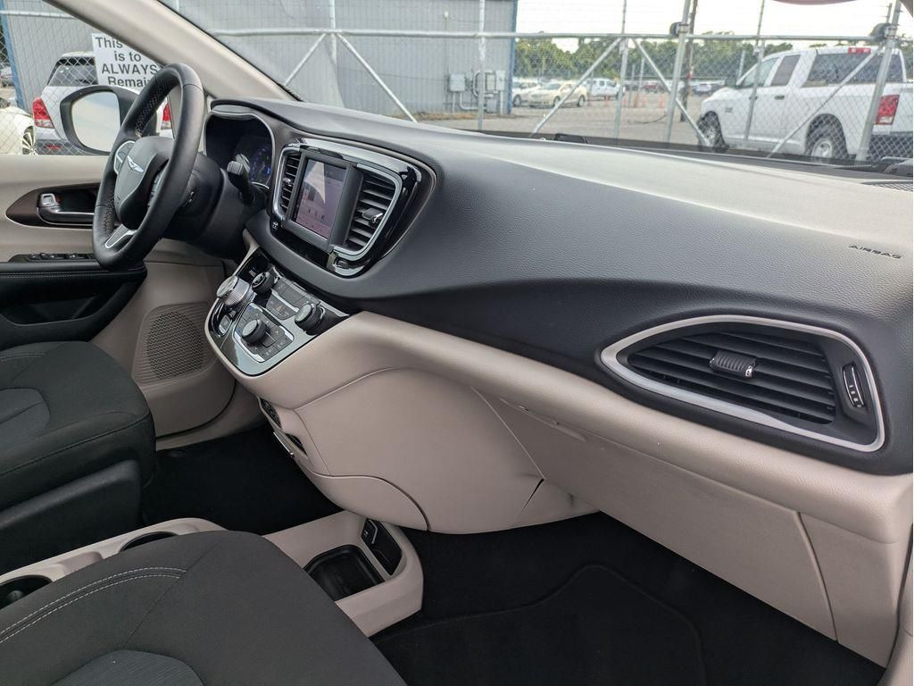 2022 Chrysler Voyager LX photo 28