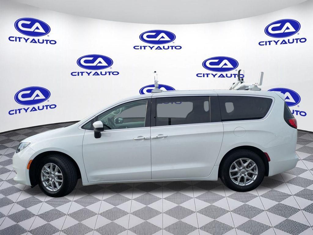 2022 Chrysler Voyager LX photo 4