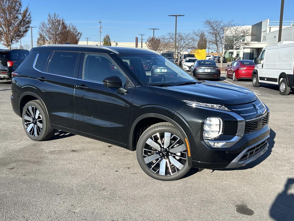 2025 Mitsubishi Outlander SEL's photo