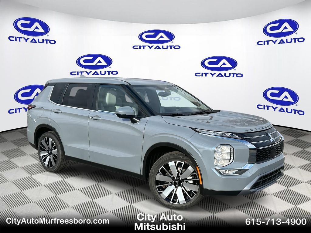 2026 Mitsubishi Outlander SE's photo