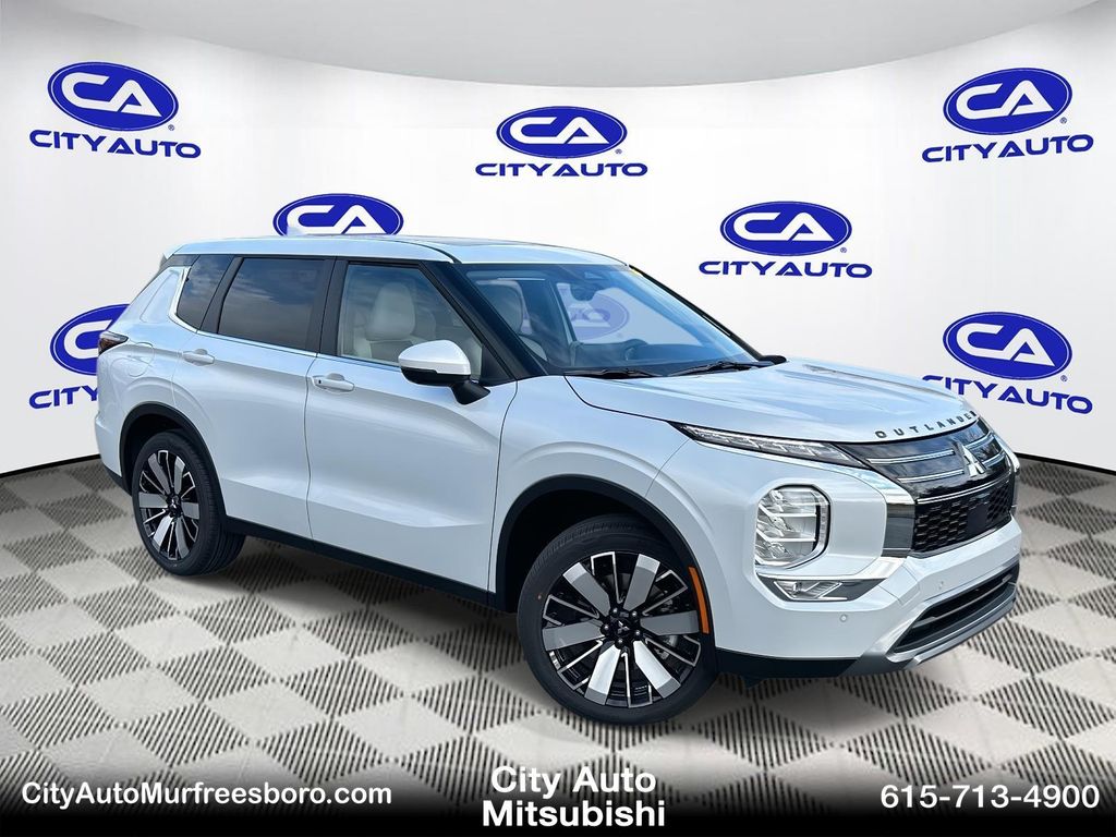 2026 Mitsubishi Outlander SE's photo