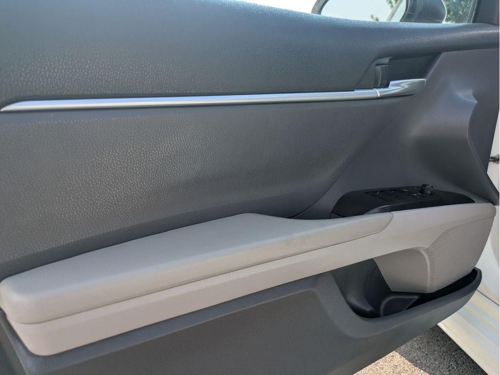 2023 Toyota Camry SE photo 12