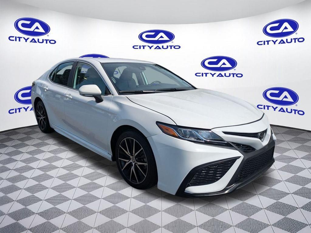 2023 Toyota Camry SE photo 2
