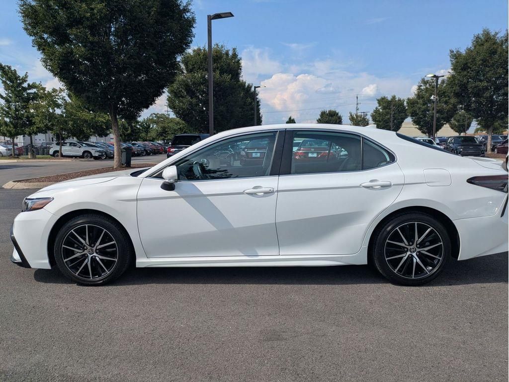 2023 Toyota Camry SE photo 5