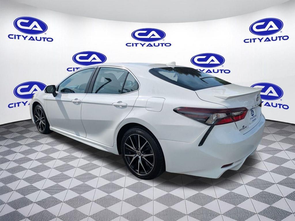 2023 Toyota Camry SE photo 6