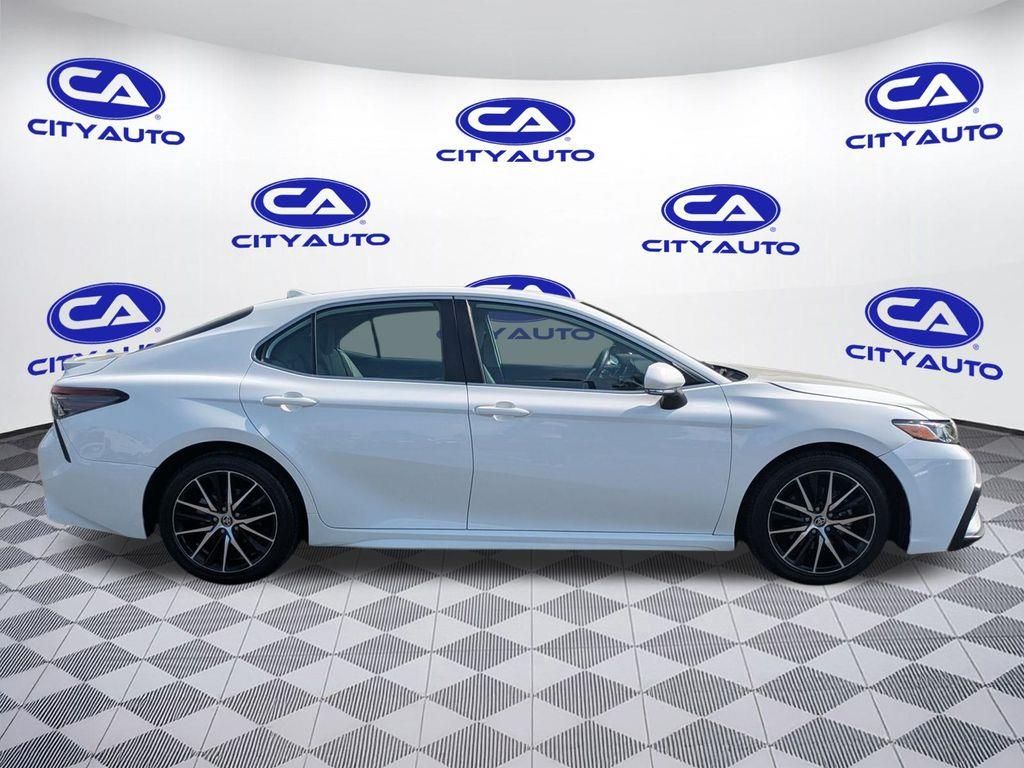 2023 Toyota Camry SE photo 9