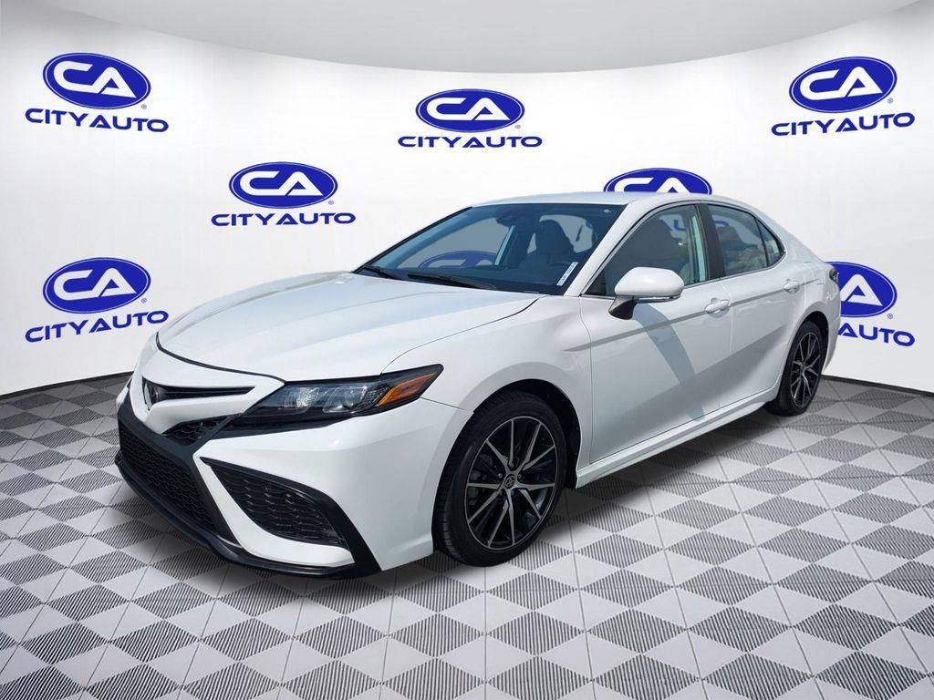 2023 Toyota Camry SE photo 4