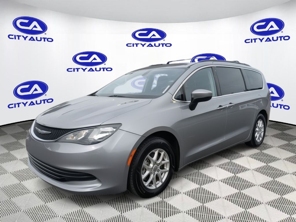 2017 Chrysler Pacifica LX photo 4