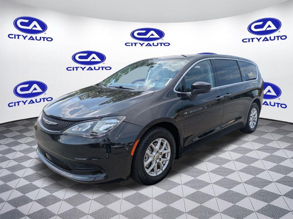 2022 Chrysler Voyager LX photo 2