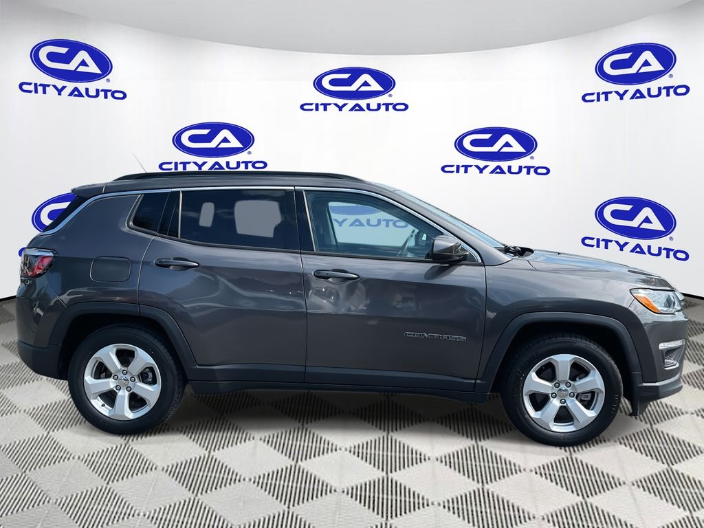 2021 Jeep Compass Latitude photo 2