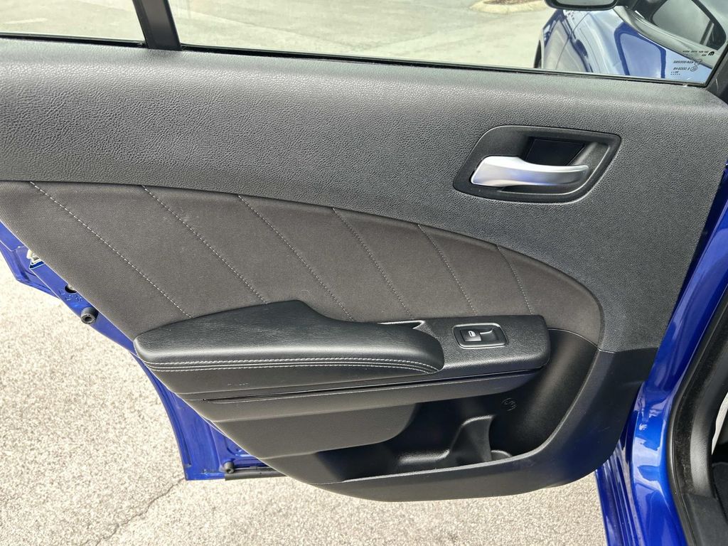 2021 Dodge Charger SXT photo 16